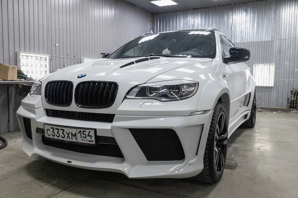 Front view of luxury very expensive new white BMW X6 M Lumma CLR — Stock Photo, Image
