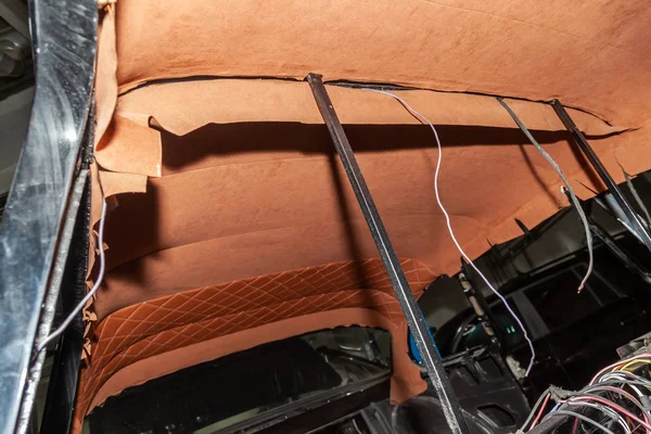 The ceiling of the SUV car pulled by bbrown and orange soft mate — Stock Photo, Image