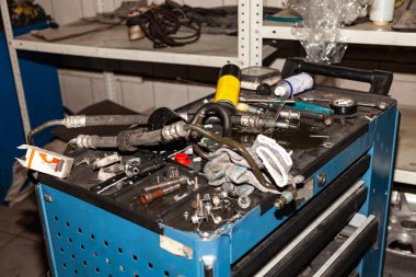 Araçlar ve yedek parça üzerinde PR kargaşa içinde yalan kutusu