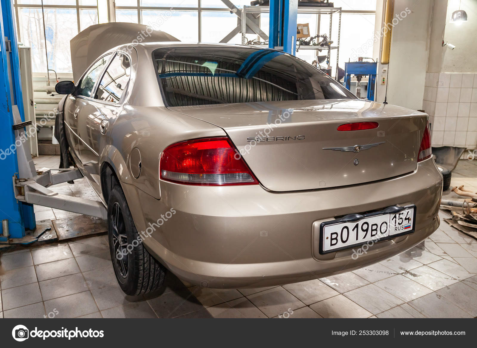 Voiture D Occasion >> Voiture D Occasion Beige Avec Un Capot Ouvert Declenche Sur Voiture D Occasion >> Voiture D Occasion Beige Avec Un Capot Ouvert Declenche Sur