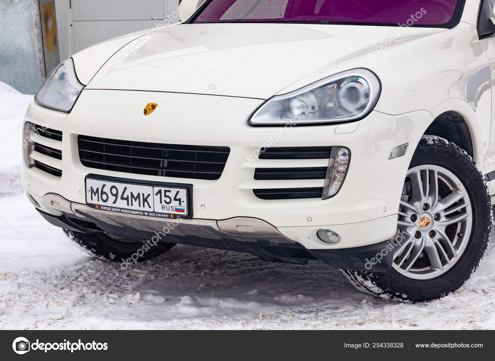 Front view of Porsche Cayenne 957 2007 in white color after