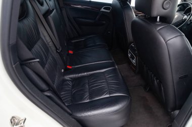 Porsche Cayenne 957 iç görünüm 2007 ile arka koltuklar