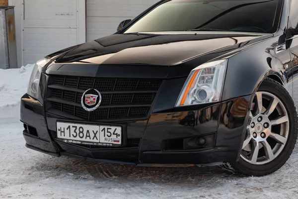 Vista frontal de Cadillac CTS en color negro después de la limpieza antes —  Fotos de Stock