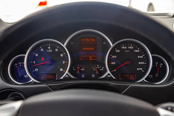 Переглянути інтер'єру Porsche Cayenne 957 з dashboard, з край — стокове фото