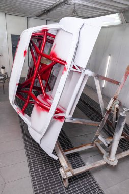 Kırmızı ve siyah renkli iç resim dikey görünüm o