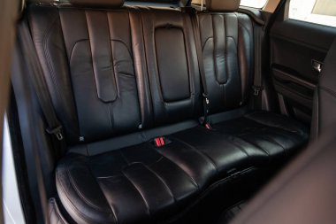  Açık arka kapı ile Land Rover Evoque iç görünümü