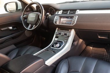 Pano, saat ile Land Rover Evoque iç görünümü,