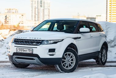 Range Rover Land Rover Evoque 'in ön görünümü beyaz renkte