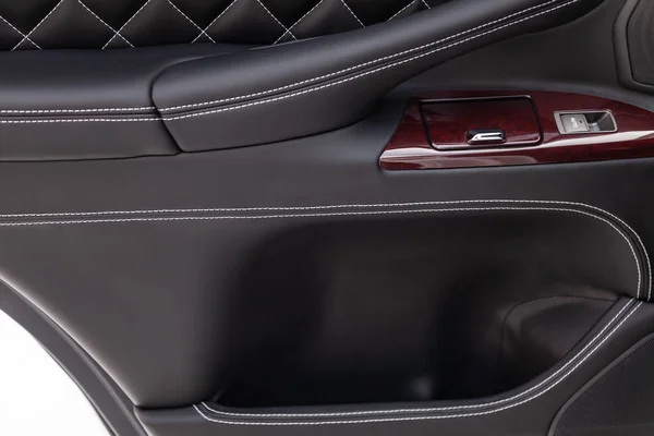 Interior of a luxury car with leather interior overtightened sti — Stock Photo, Image