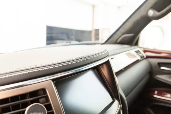 Wnętrze luksusowego samochodu ze skórzanym wnętrzem przedokręcone STI — Zdjęcie stockowe