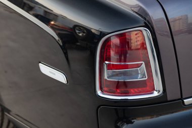 Yeni bir çok pahalı lüks Rolls Royce Ph arka stop lambası görünümü
