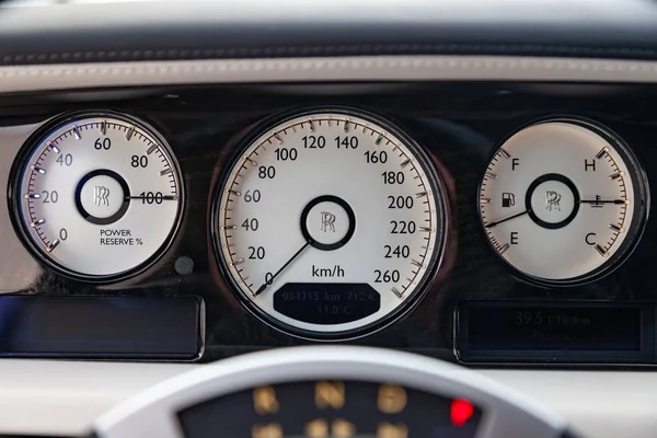 Interiör utsikt över nya en mycket dyr Rolls Royce Phantom Car, — Stockfoto