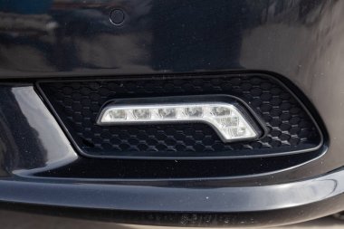 Siyah Mercedes Benz E-class E250 2010 yıl ön gün ışığı vi led