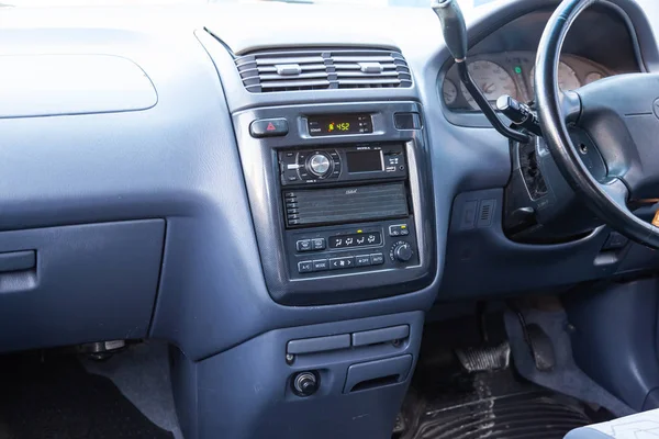 Ön koltuklar ile Toyota Ipsum 1998 inerior görünümü, yönlendirmek