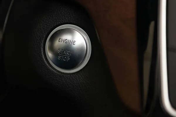 버튼을 시작 하 고 자동차 엔진 클로즈-u의 점화를 끄십시오. — 스톡 사진