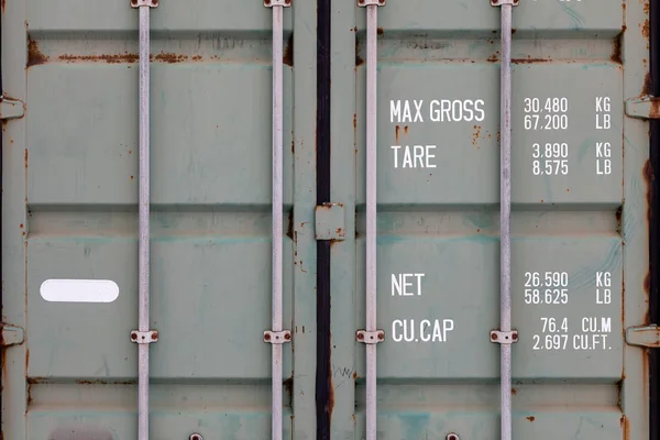 Двері великого старого контейнера пофарбовані в крупним планом в gr — стокове фото