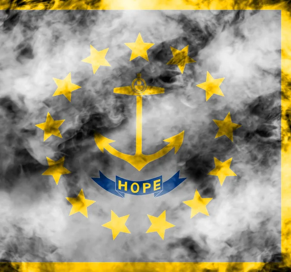 Государственный флаг штата Род-Айленд против серого — стоковое фото