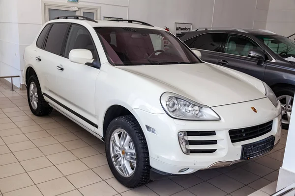 Ön görünüm Porsche Cayenne 957 2007 clea sonra beyaz renkte