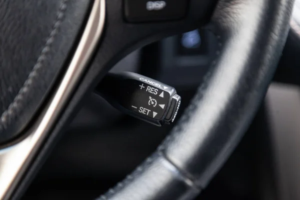 The shift lever to set the automatic cruise control speed inside — Stock Photo, Image