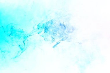 Renkli buhar pürüzsüz bir geçiş ile vape solunan