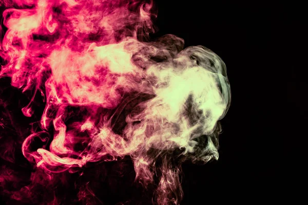 Όμορφη στήλη του καπνού στο νέον φωτεινό φως του κόκκινου, πράσινο — Φωτογραφία Αρχείου