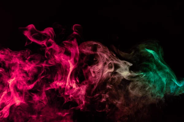 Bella colonna di fumo nella luce al neon brillante di rosso, verde — Foto Stock