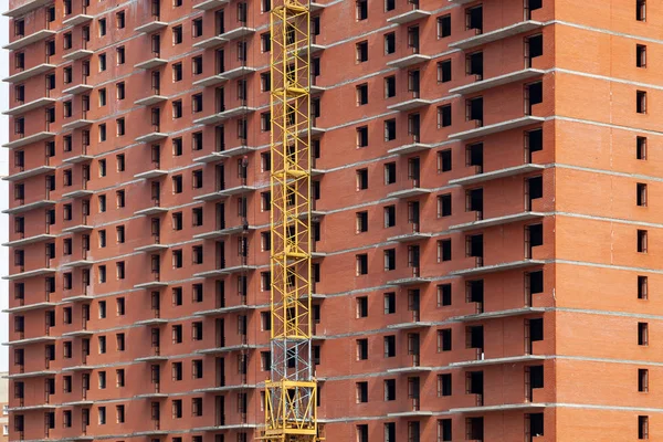 Close-up on a multi-storey residential building under constructi — Stock Photo, Image