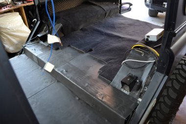 Gürültü izolati üç katmanlı bir SUV vücutta araba tuning