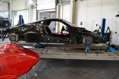 R ile kırmızı renk güçlü bir spor Turbo Araba çerçevesi