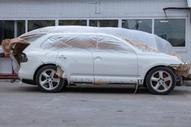 Vücut onarım için atölyede kaza dan sonra araba pa olduğunu