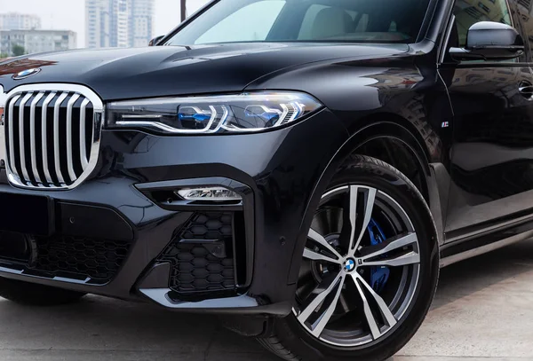 Black new BMW X7 xDrive40i 2019 year front led headlight, turned — Stock Photo, Image