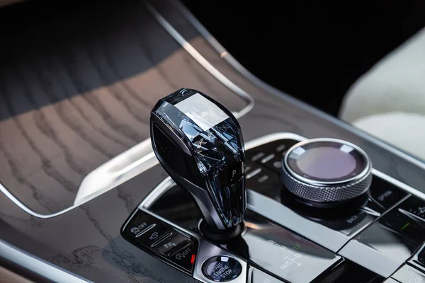 View to the white and brown interior of modern car with dashboar — Stock Photo, Image