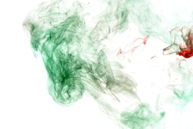 Beyaz izole arka plan üzerinde dalgalı yeşil duman veya mürekkep deseni. 