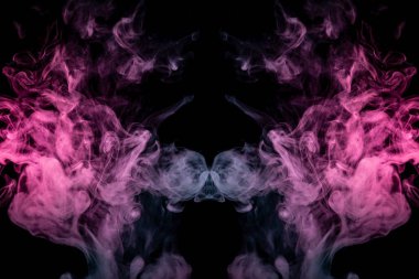 Korku i şeklinde farklı mavi, kırmızı ve pembe renklerde Duman