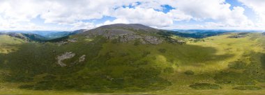 Yeşil alanları ile vahşi 360 derece panoramik hava manzarası bir