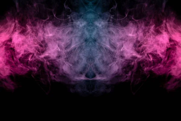 Rök av olika blå, röda och rosa färger i form av skräck i — Stockfoto