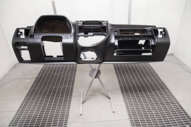 Araba iç kısmı das profesyonel kutusunda boyama ve kurutma