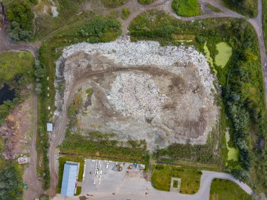 Çeşitli bozulmaz şeyler tha ile bir çöplük havadan görünümü