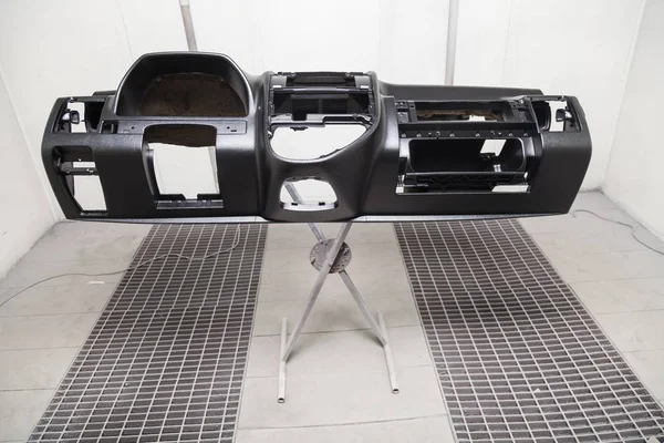 Araba iç kısmı das profesyonel kutusunda boyama ve kurutma