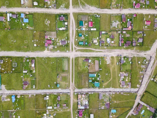 Bir köyde veya yeşil arasında bir yazlık köyde özel evler 