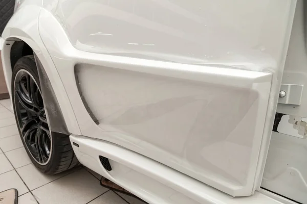 Retromontagem do carro com uma película protetora transparente sólida, t — Fotografia de Stock