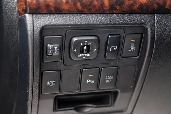 View to the interior of Toyota Land Cruiser 200 with dashboard, — Stock Photo, Image