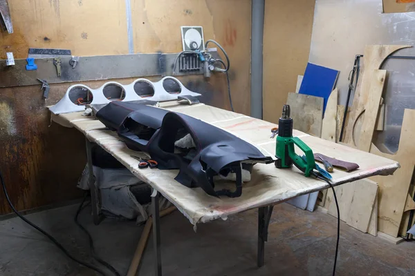 The panel of the car interior on a workbench in a workshop for r — Stock Photo, Image