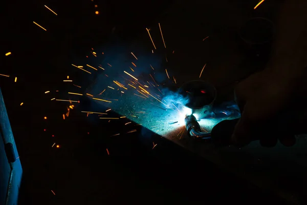 Semi-automatic spot welding of metal parts during the work of th — Stock Photo, Image