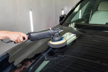 Parlatıcı özel balmumu t ile aracın vücut parlatır