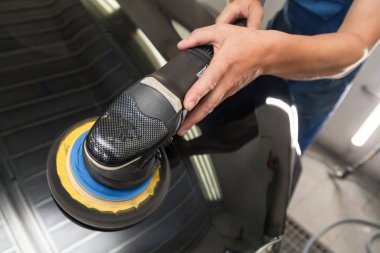 Parlatıcı özel balmumu t ile aracın vücut parlatır