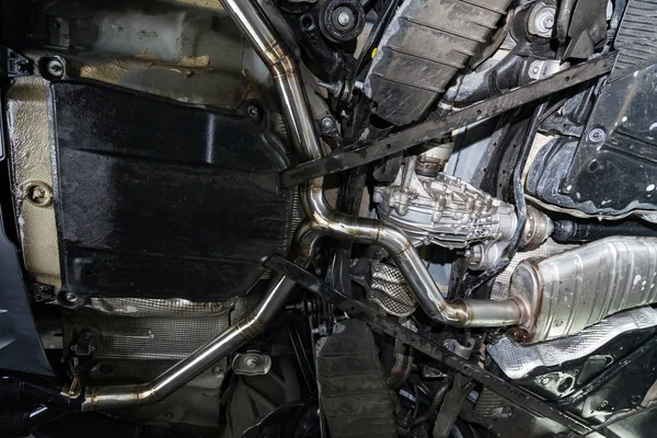 Fabrication and installation of a stainless steel car exhaust pi — Stock Photo, Image