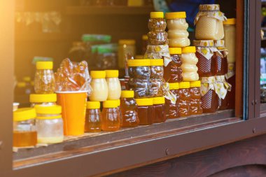 Ayılar standı şeklinde altın ve beyaz bal küçük kavanoz 