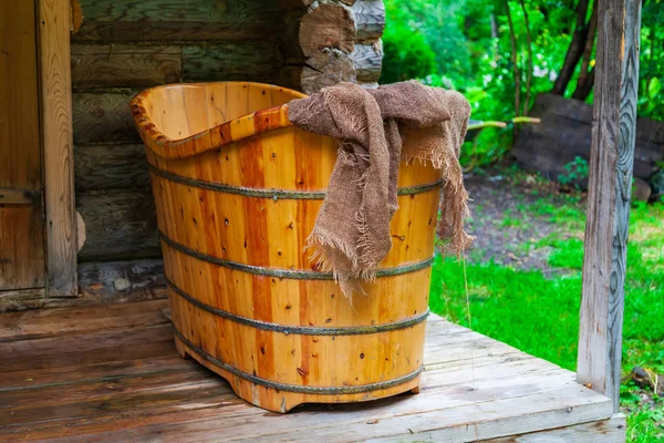 Old Russian bath made by hand from a tree for washing and relaxi — Stock Photo, Image