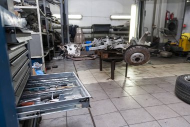 Vehicl tamir ve bakım araçları ile açık çekmece raf